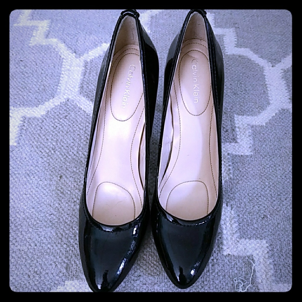 Black patent leather whinnie shoes
